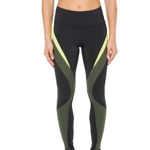 NEW SHAPE Activewear Shadow Leggings
